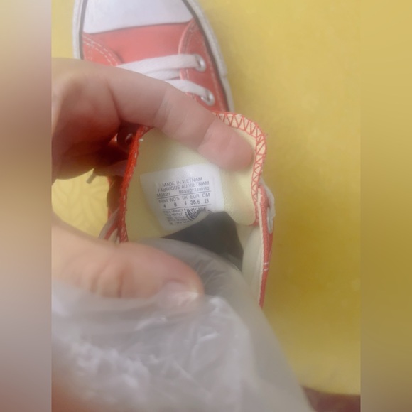 CONVERSE ALL STAR RED CHUCK TAYLOR SNEAKERS CLASSIC HIGH TOP WOMEN'S‎ SZ 6 - Picture 9 of 9